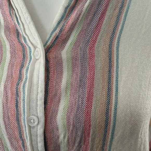 Beachlunchlounge button-up top. - Picture 6 of 10